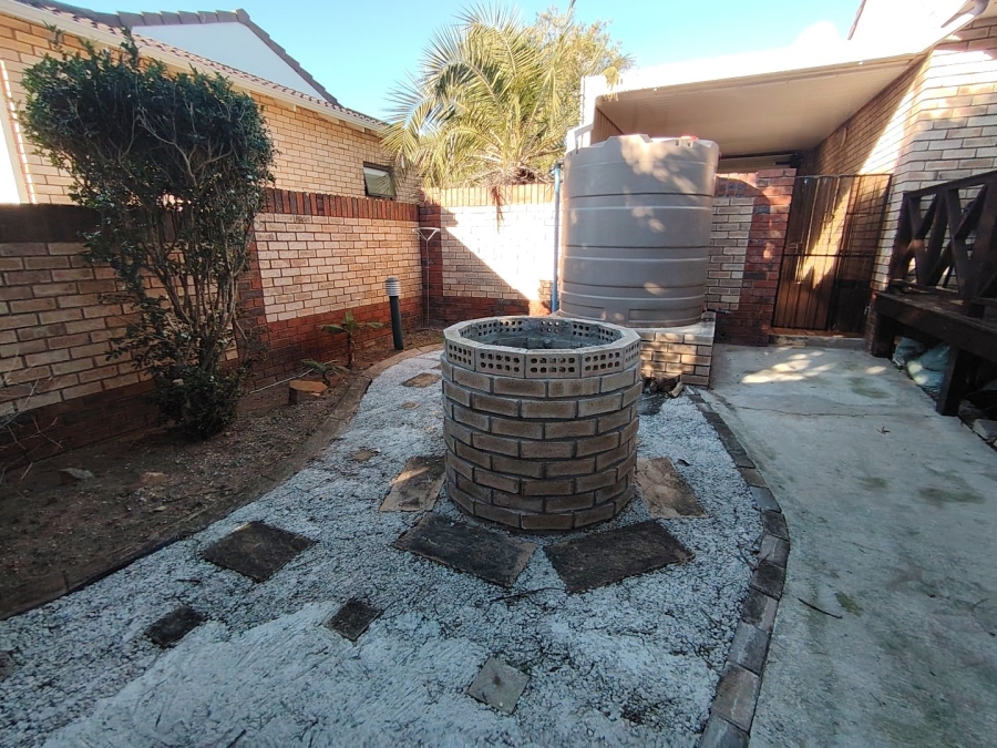 2 Bedroom Property for Sale in Walmer Downs Eastern Cape